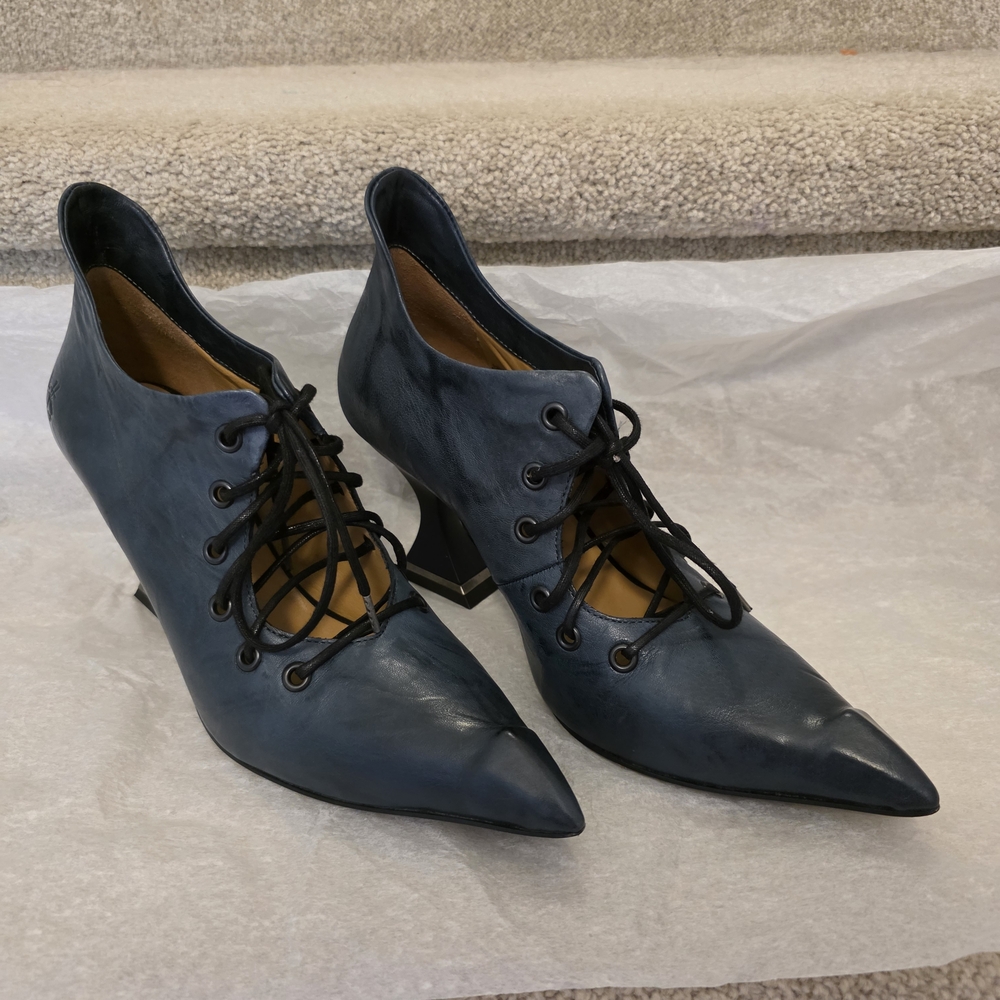 NEW John Fluevog Esoteric Temptations LILAH Lace Up Bump Toe Heels